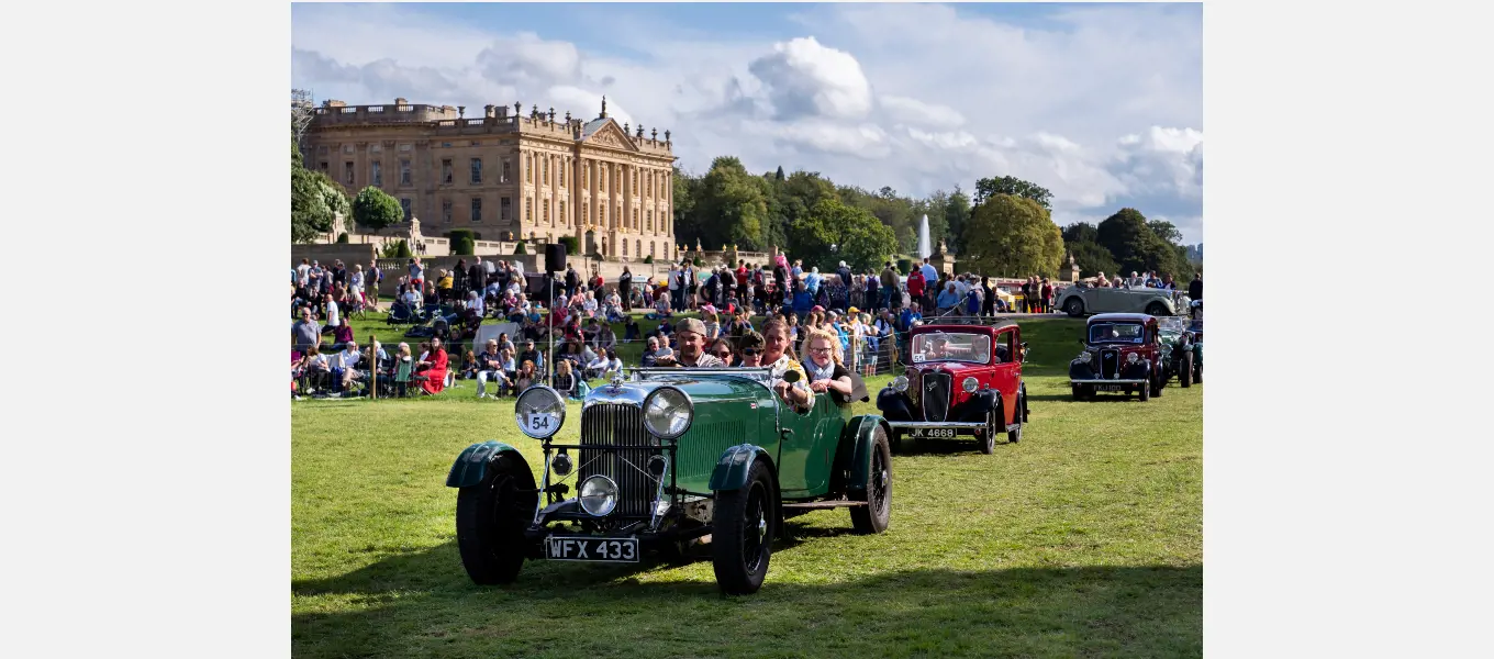 The vintage car parade in the Grand Ring