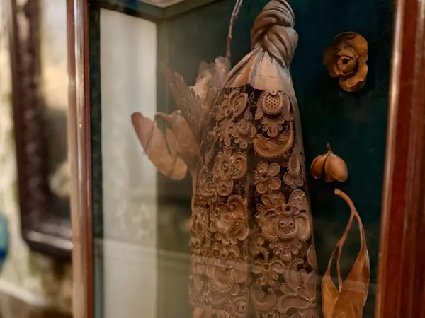 Carved Cravat Watson